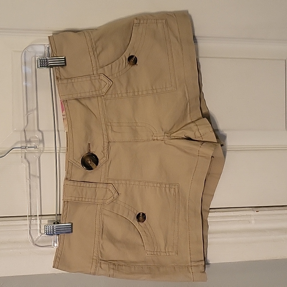 NWT OP sz 9 Tan Sesame Button Detail Shorts